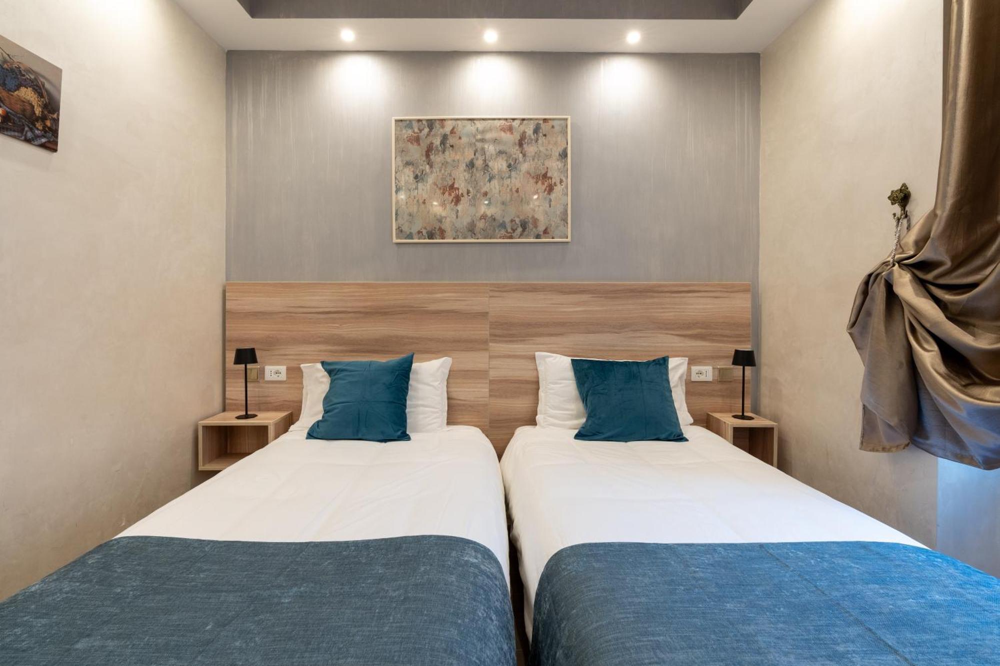 Drago D'Oro Guesthouse - Accross From Metro Vittorio Emanuele Exterior photo